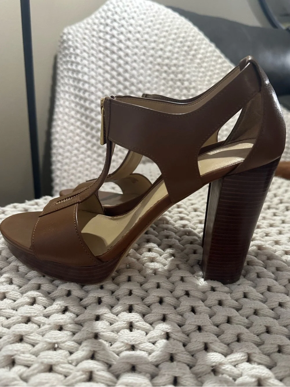 Michael Kors Brown Leather T-Strap Platform Sandals Size 10M Zip Front
